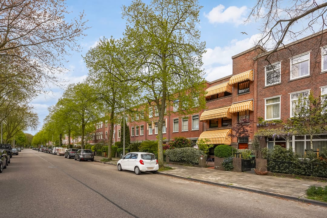 Spacious Townhouse with 7 Bedrooms in Benoordenhout — 46