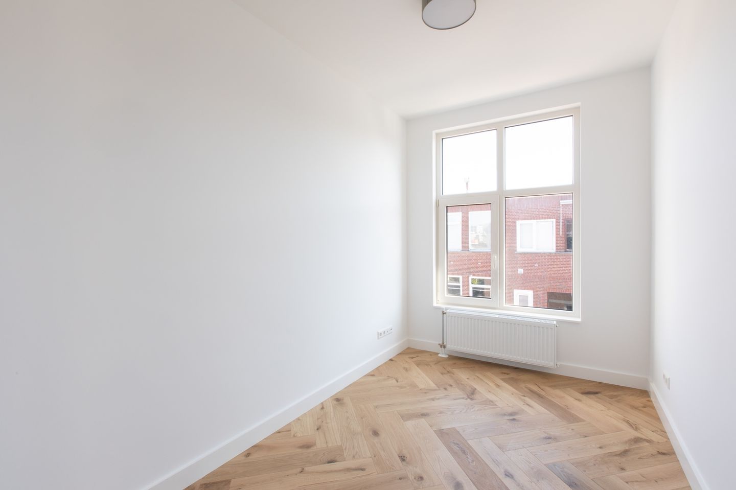 Turnkey renovated corner apartment with three bedrooms in The Hague Heesterbuurt — 34