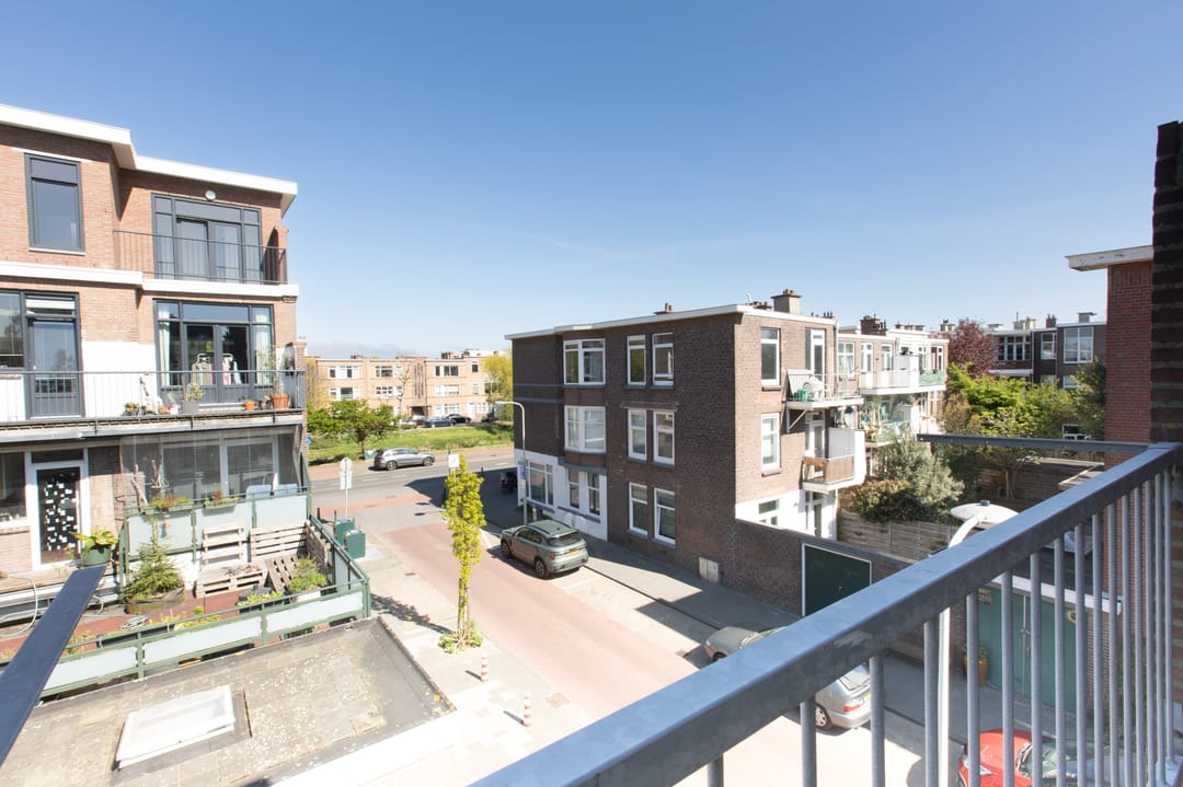 Turnkey renovated corner apartment with three bedrooms in The Hague Heesterbuurt — 32