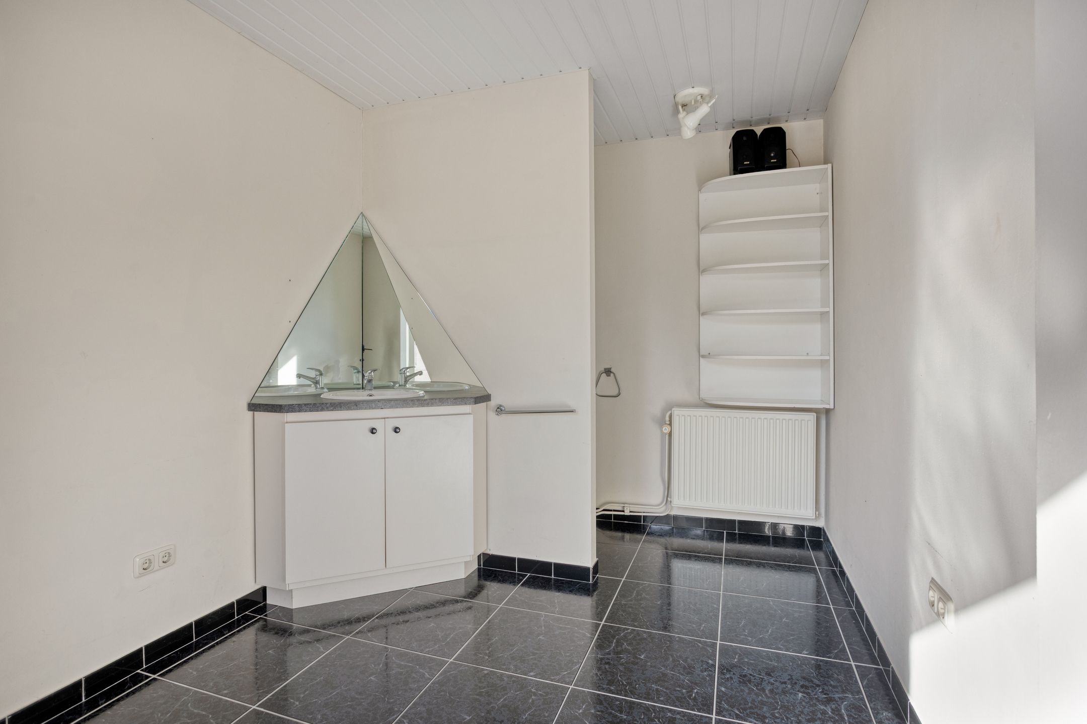 Spacious Semi-Detached Home with Versatile Extension in Baarle-Nassau — 15
