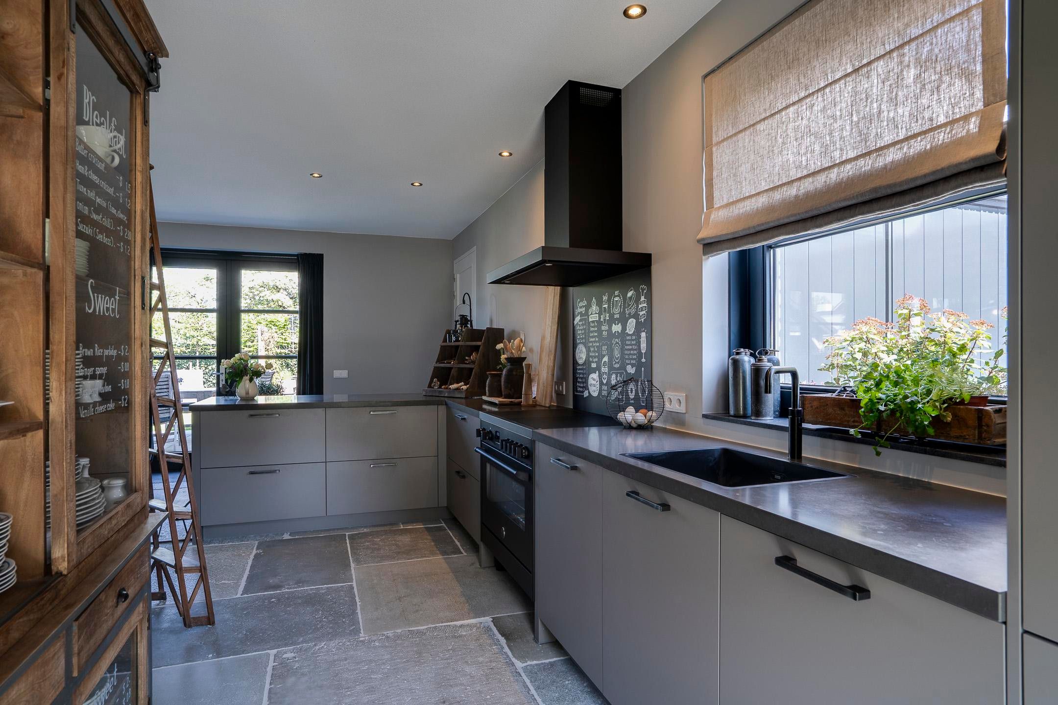 Foto 3 van Meester Achtenstraat 14