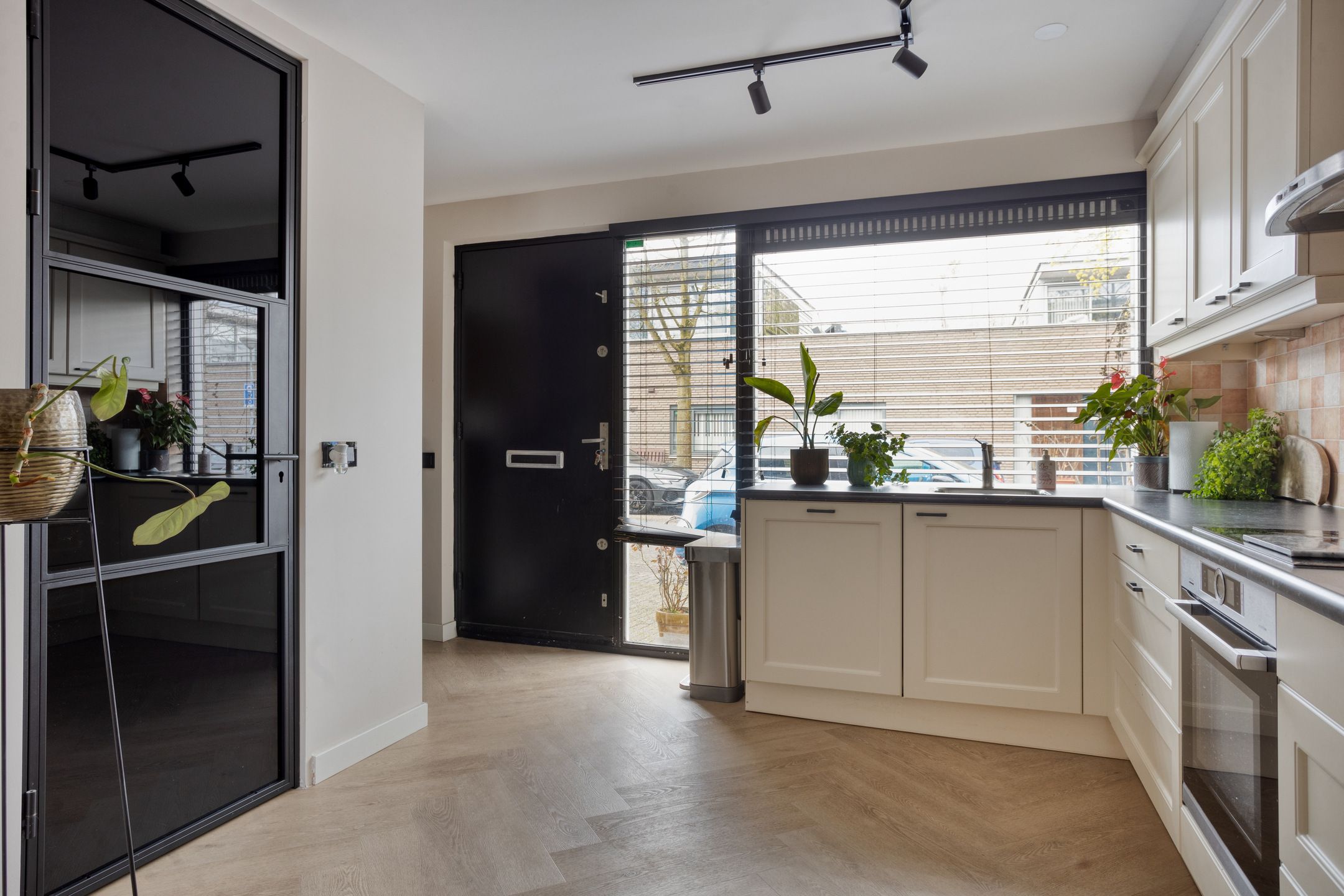 Renovated Family Home with Sunny Garden in Amsterdam Nieuw-Sloten — 21