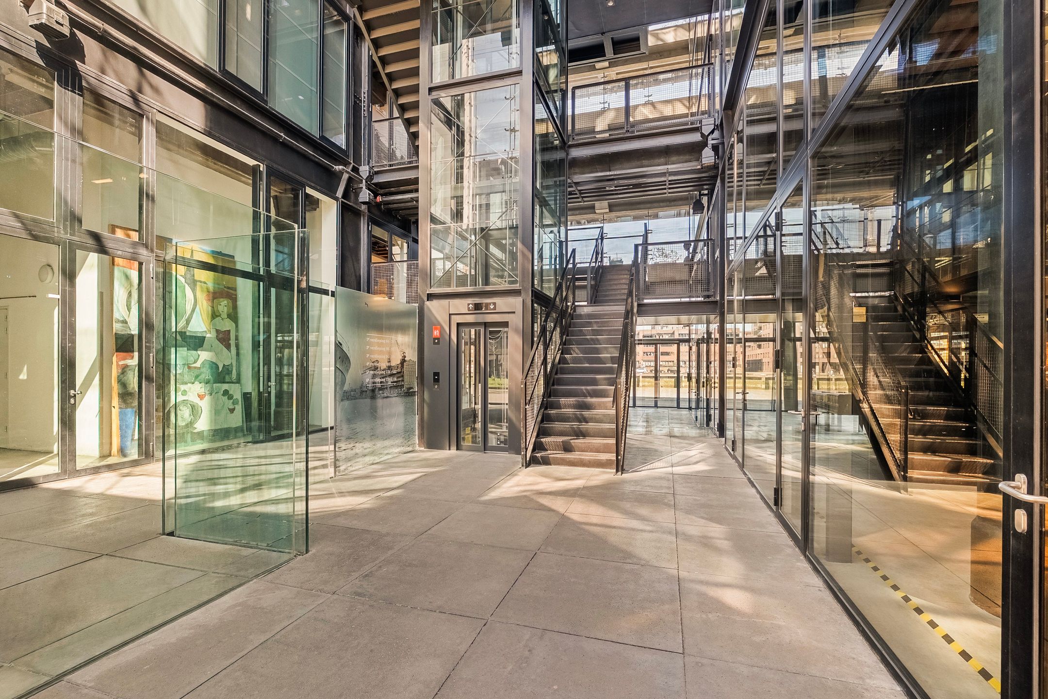 Foto 6 van Lloydstraat 106