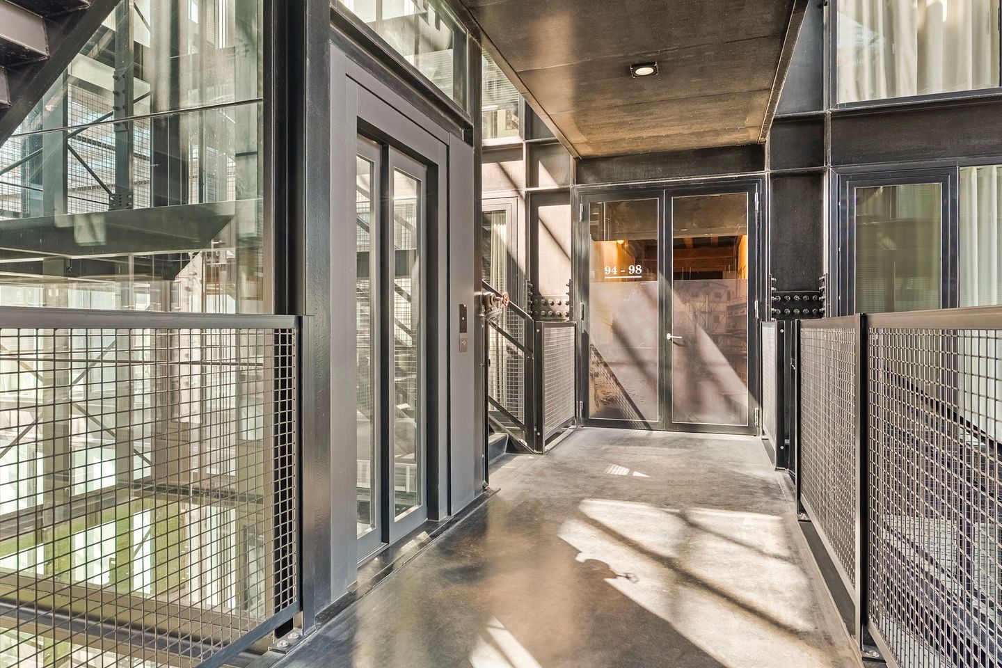 Foto 40 van Lloydstraat 106