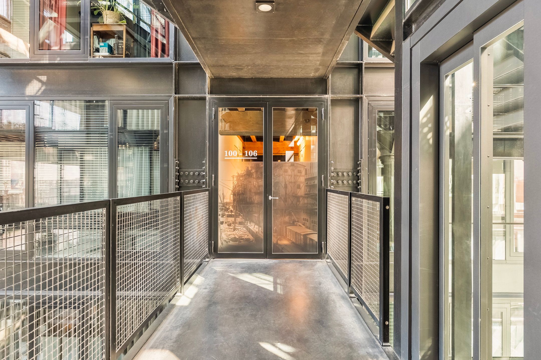 Foto 42 van Lloydstraat 106