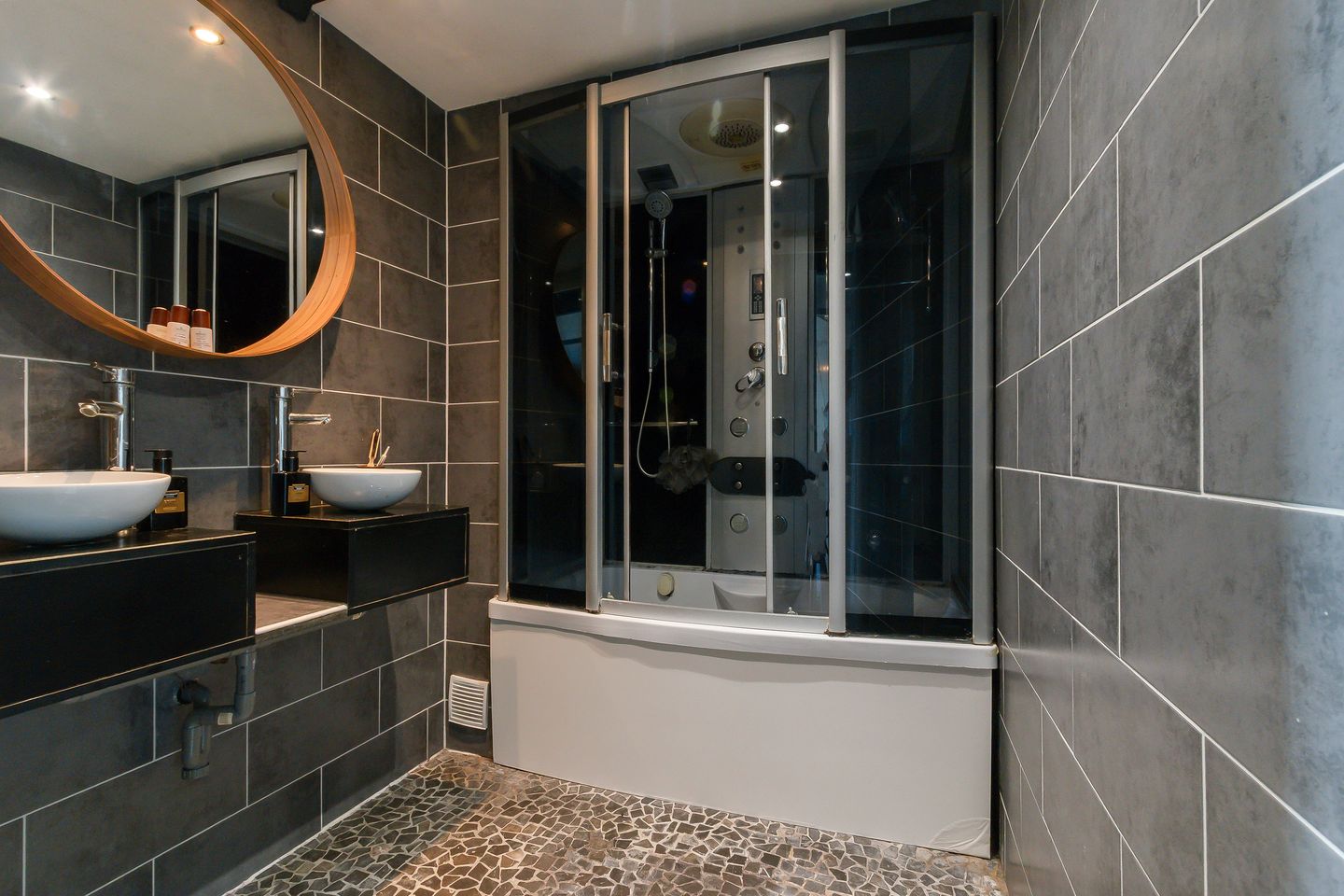 Photo 19 of Adriaan Kooningsstraat 260