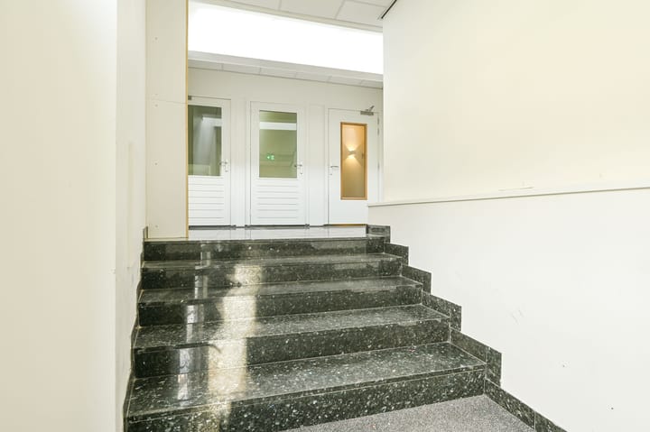 Photo 2 of Nobelstraat 19-A4