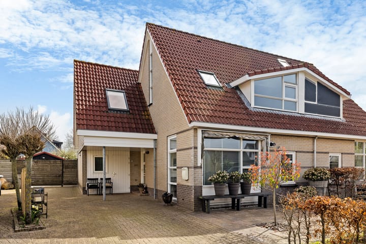 de Trije 33 main image