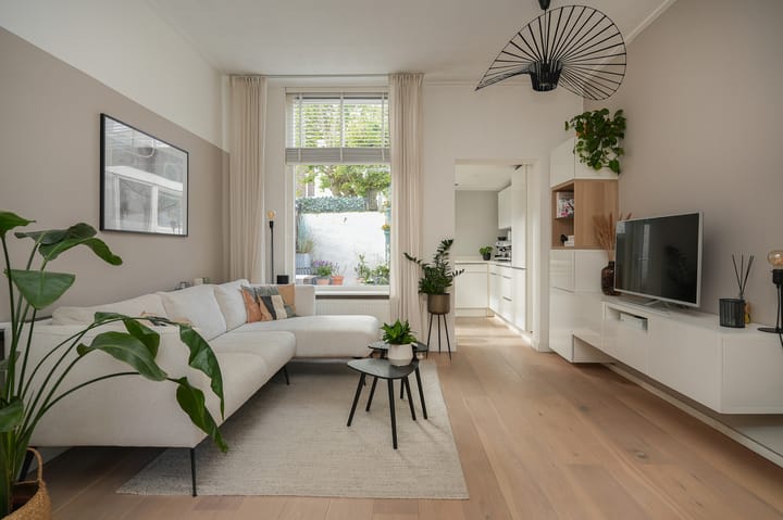 Photo 2 of Van der Mondestraat 16-A