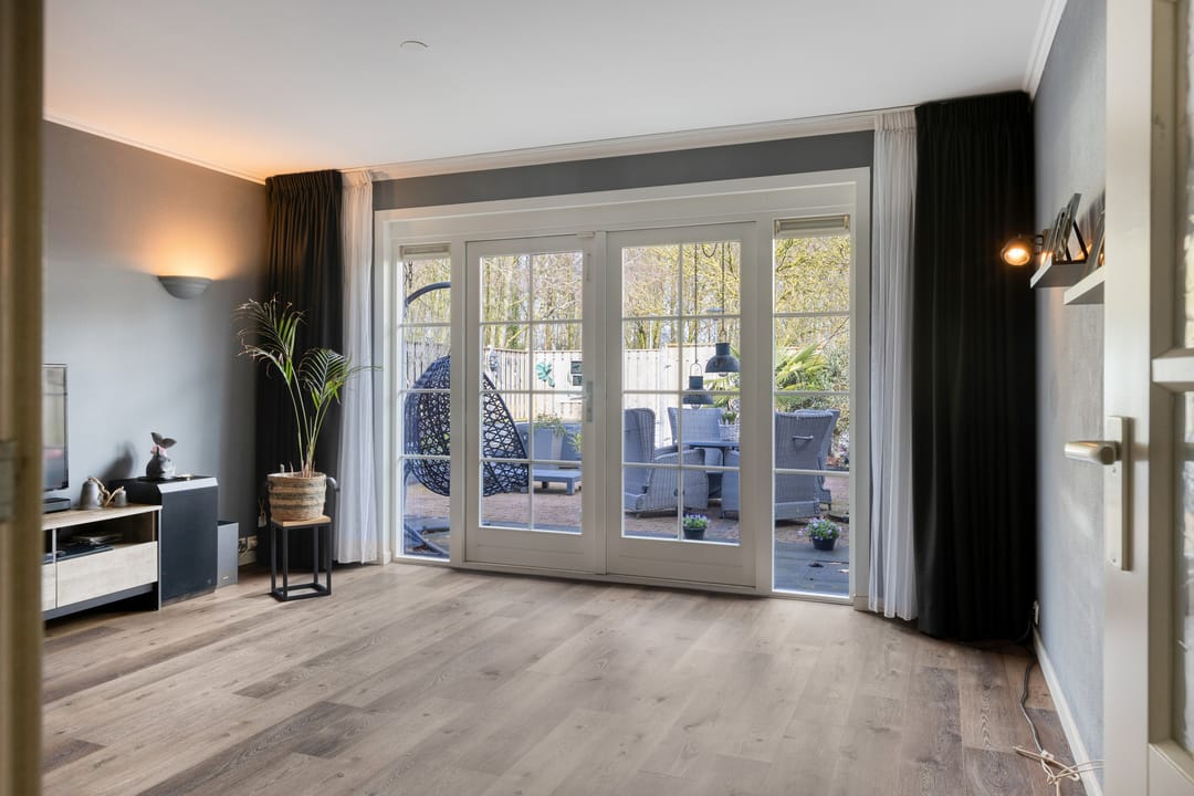 Photo 11 of Robert Stolzhof 203