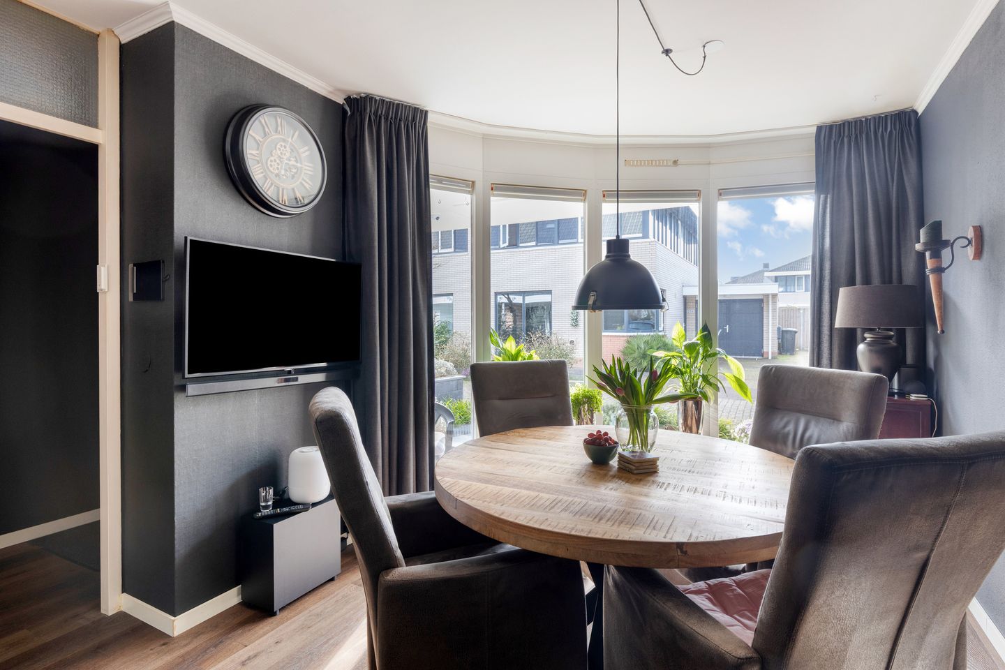 Photo 20 of Robert Stolzhof 203