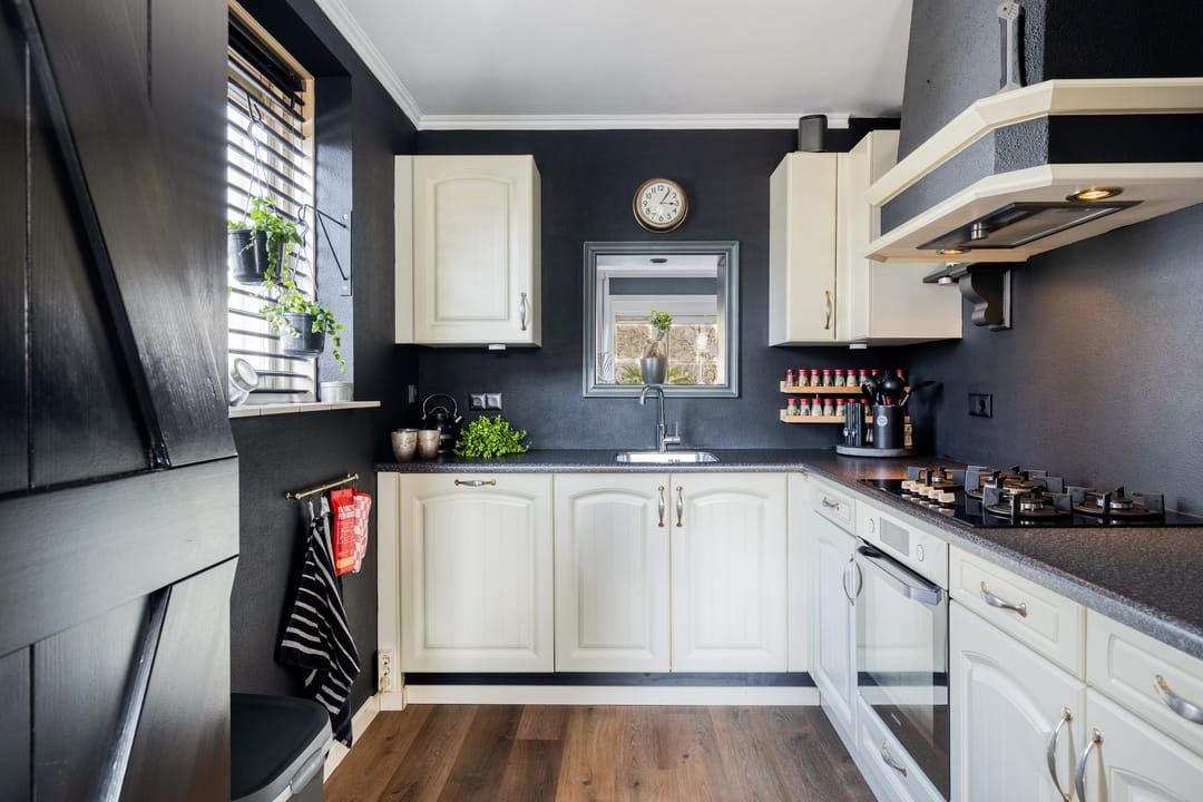 Photo 23 of Robert Stolzhof 203