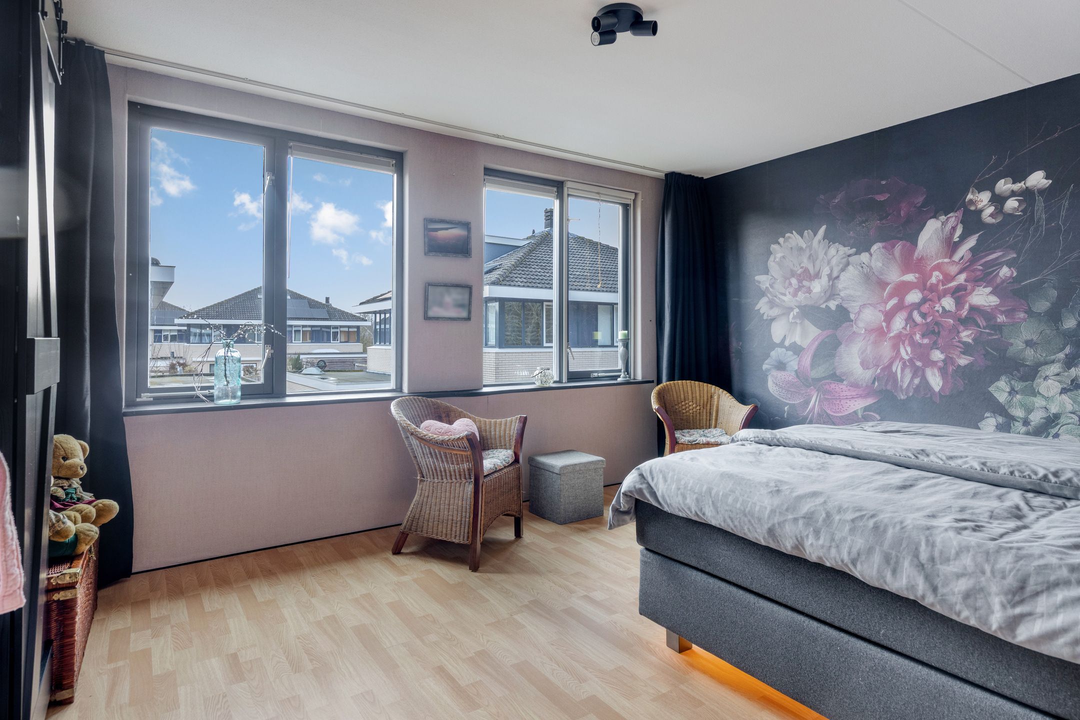 Photo 27 of Robert Stolzhof 203