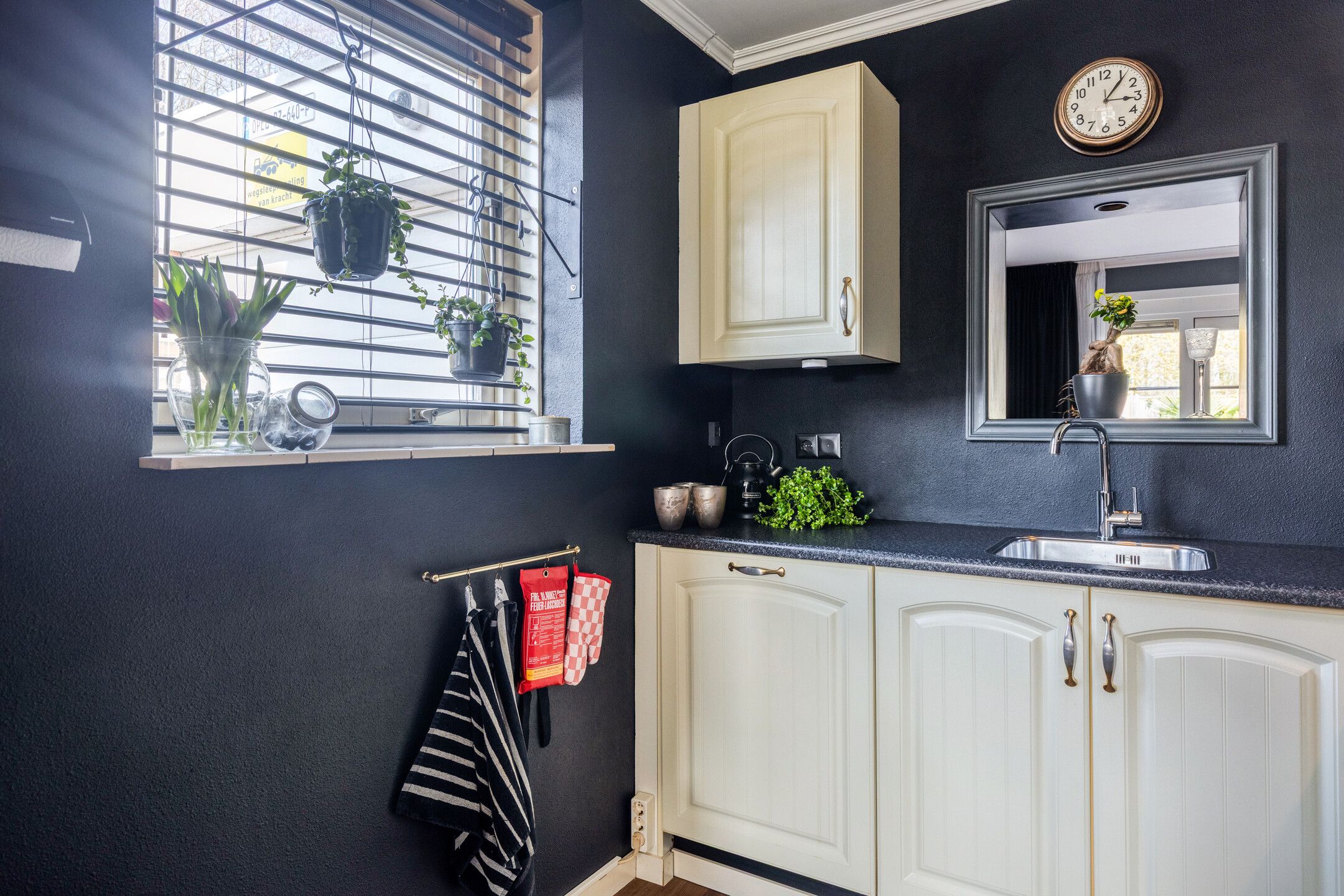 Photo 24 of Robert Stolzhof 203