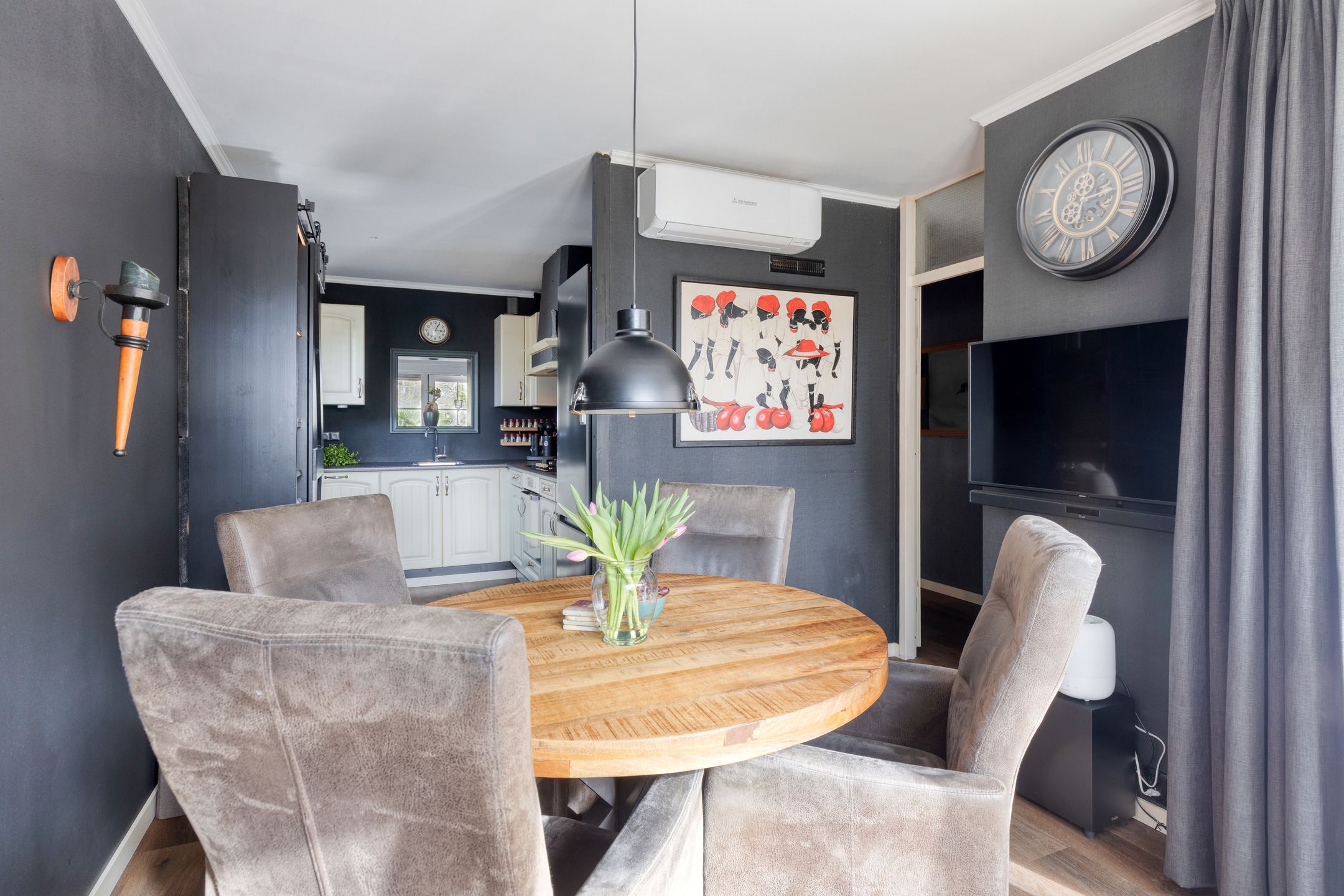 Photo 21 of Robert Stolzhof 203