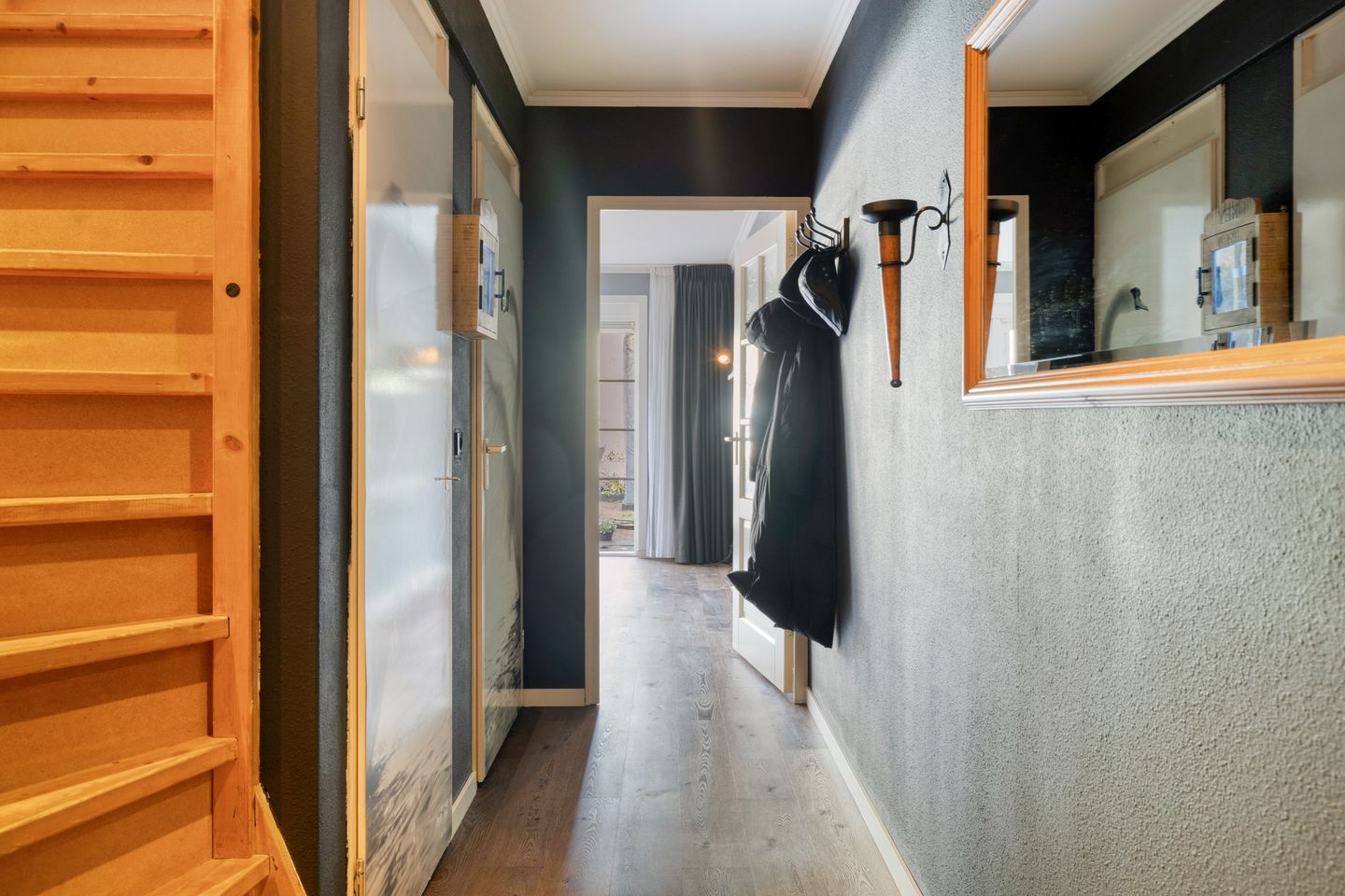 Photo 10 of Robert Stolzhof 203