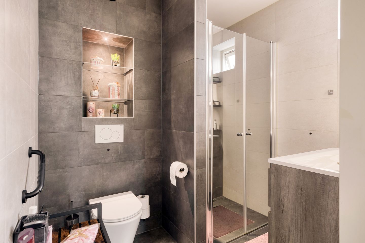 Photo 4 of Robert Stolzhof 203