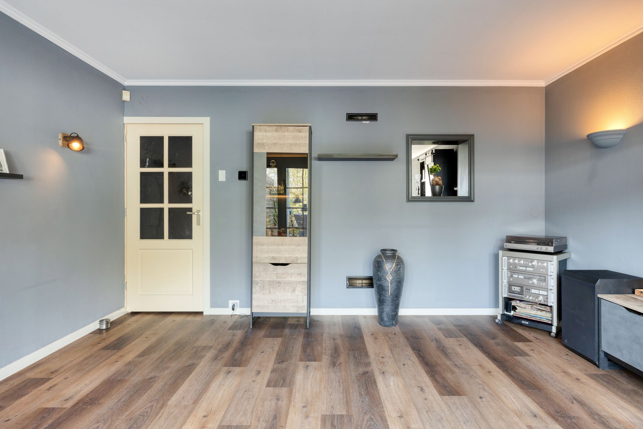 Photo 15 of Robert Stolzhof 203