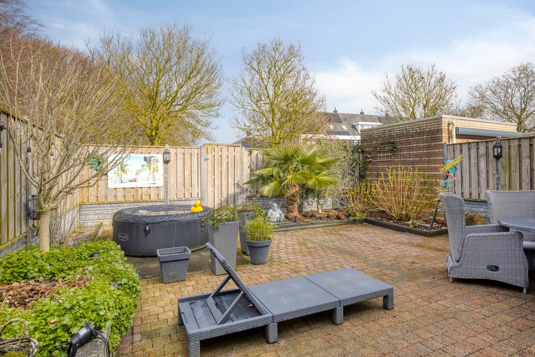 Photo 43 of Robert Stolzhof 203