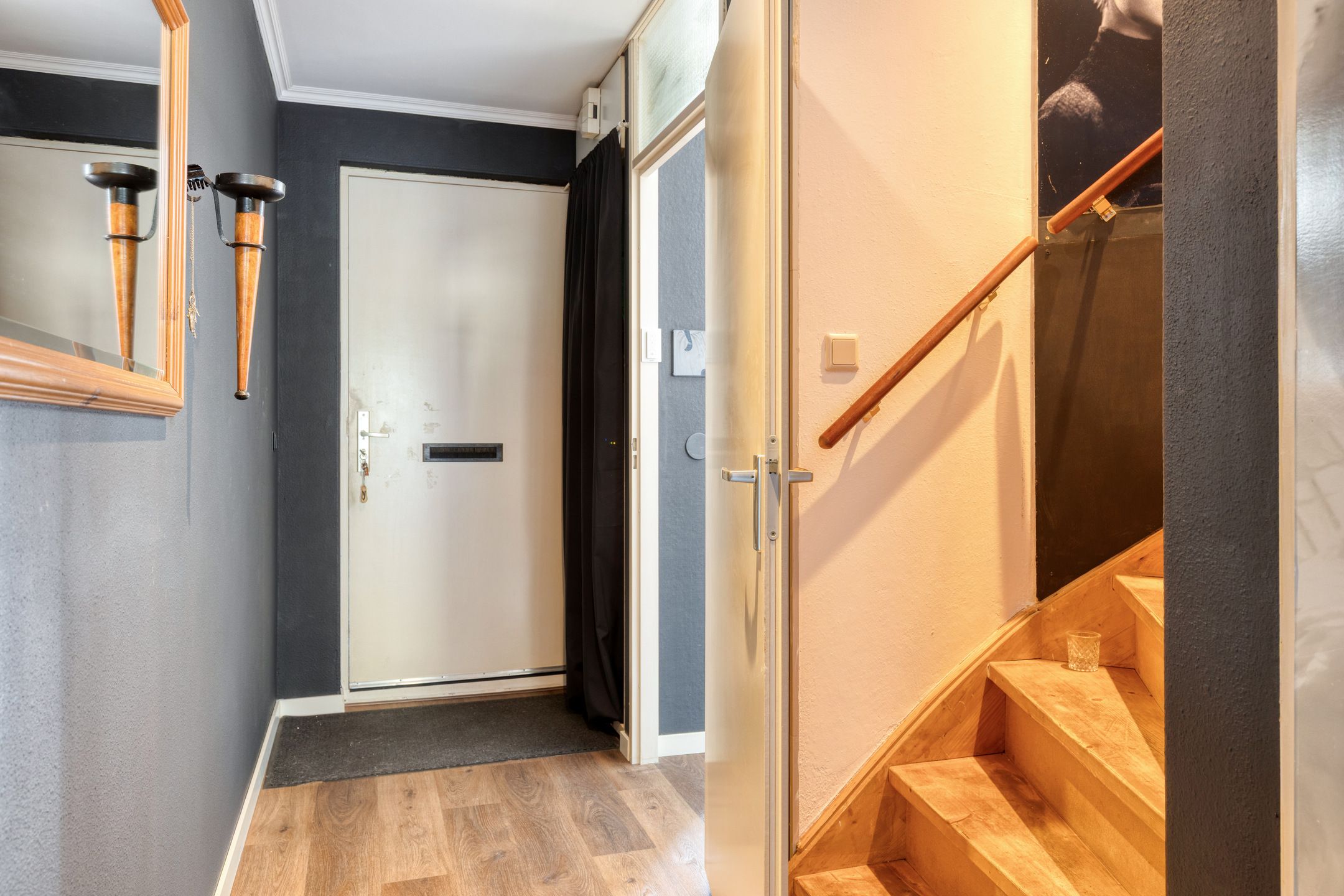 Photo 9 of Robert Stolzhof 203