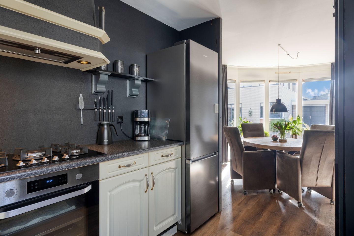 Photo 25 of Robert Stolzhof 203