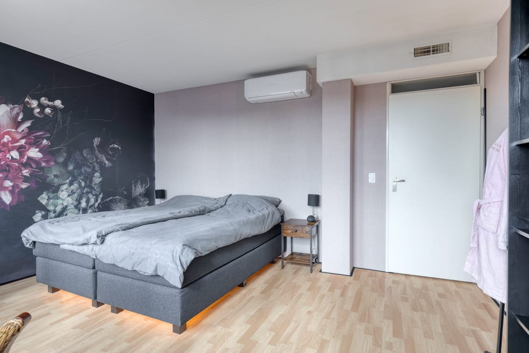 Photo 28 of Robert Stolzhof 203