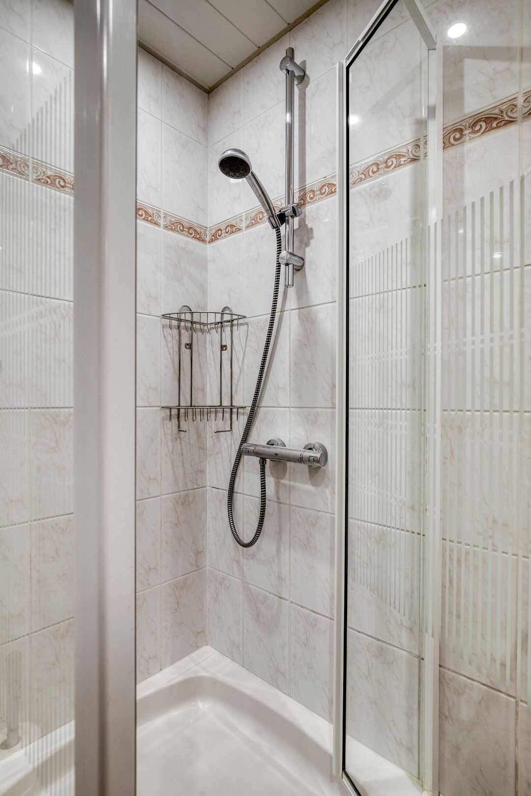 Photo 37 of Van Gentswei 6