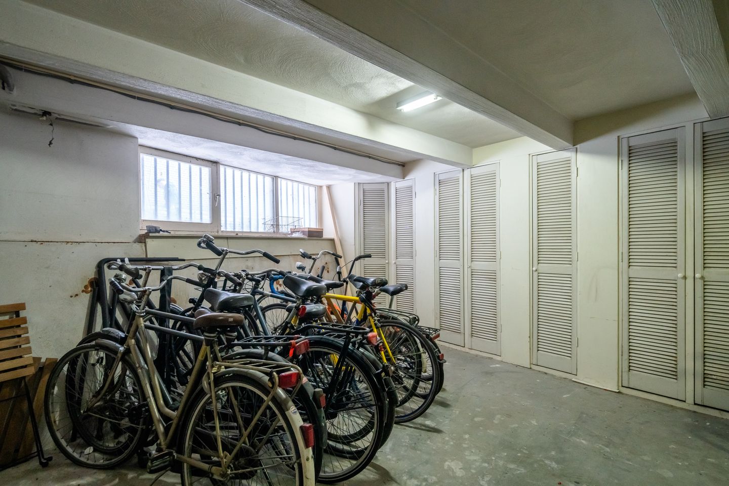 Spacious Apartment in 18th Century Monumental Warehouse with Characteristic Beamed Ceiling — 20