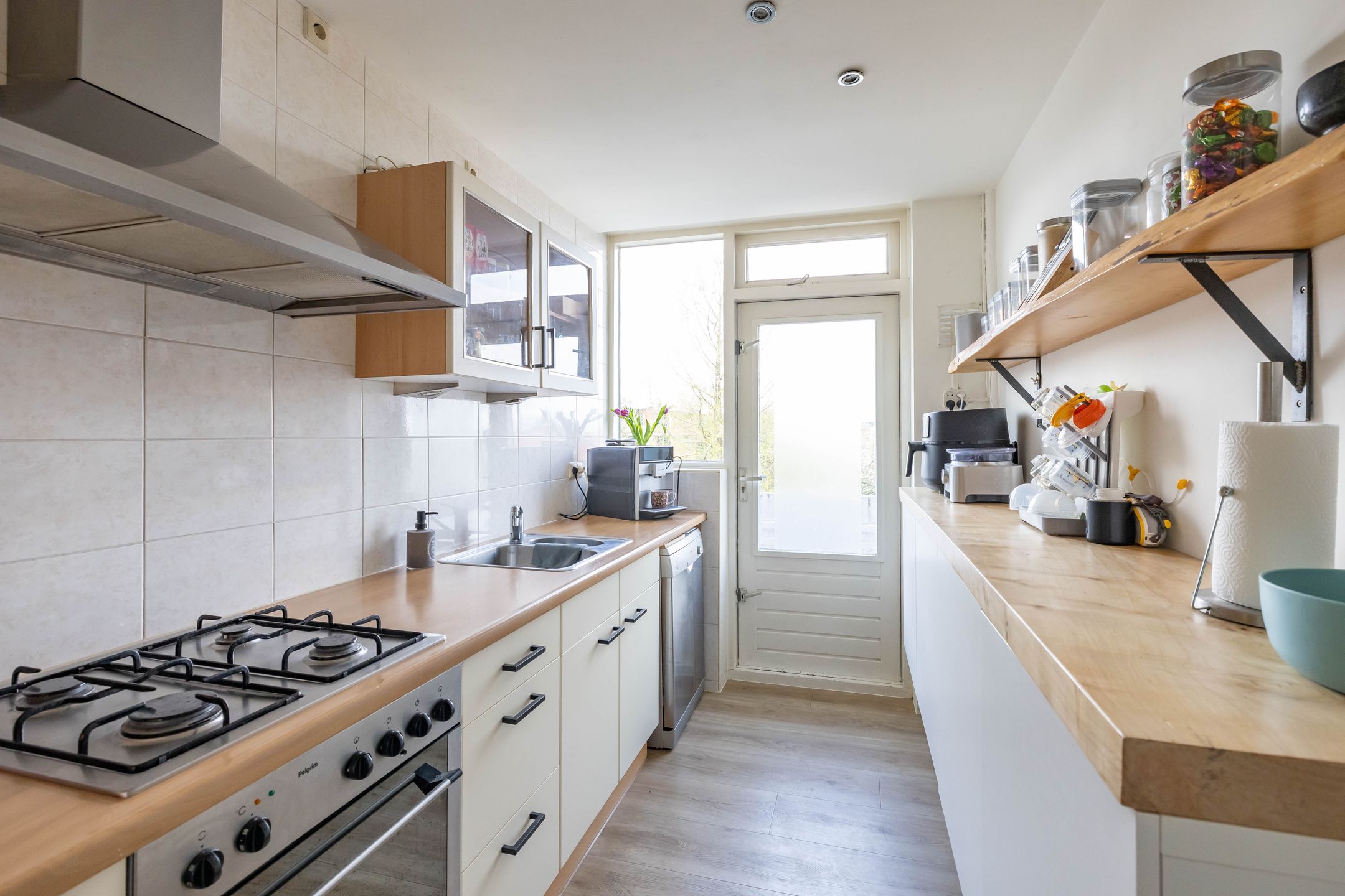 Spacious 3-Room Apartment with Two Balconies in Popular Grunobuurt — 21