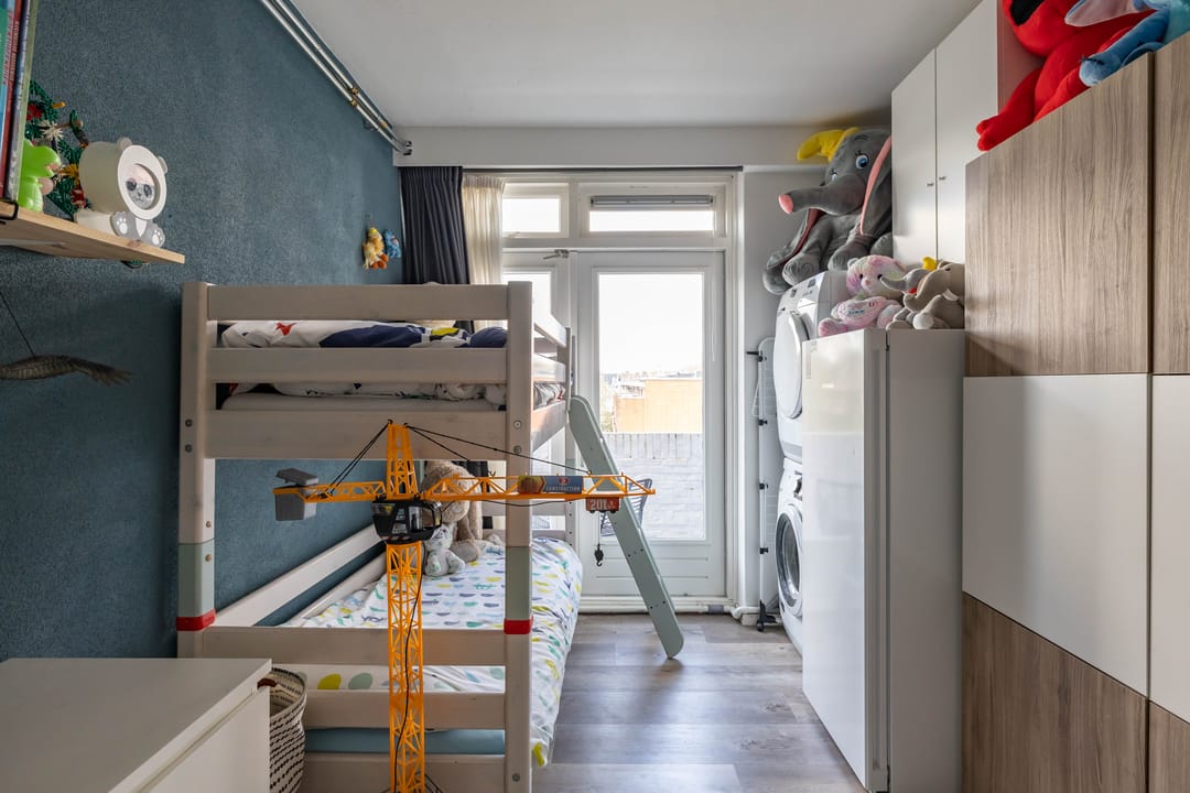 Spacious 3-Room Apartment with Two Balconies in Popular Grunobuurt — 26