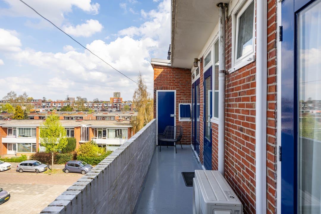 Spacious 3-Room Apartment with Two Balconies in Popular Grunobuurt — 31