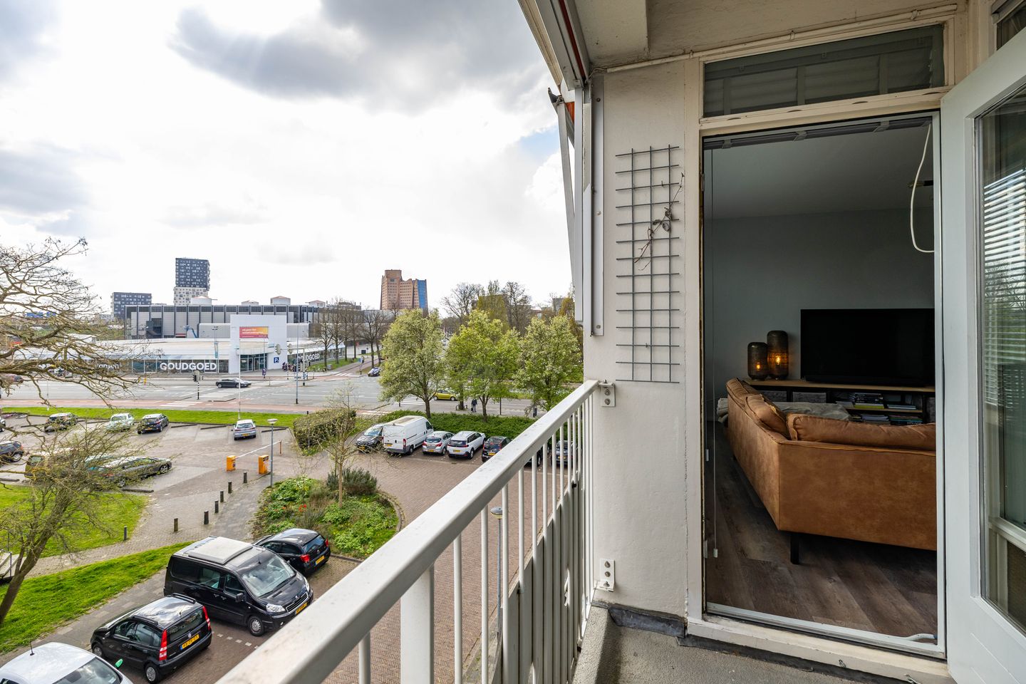 Spacious 3-Room Apartment with Two Balconies in Popular Grunobuurt — 20