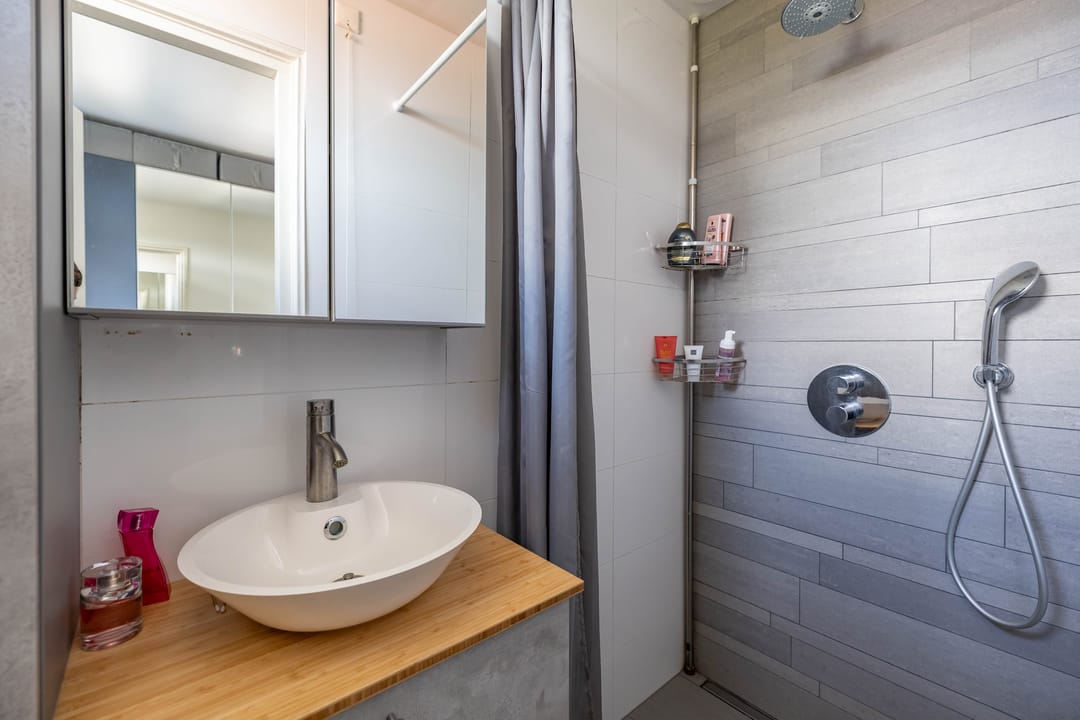 Spacious 3-Room Apartment with Two Balconies in Popular Grunobuurt — 28