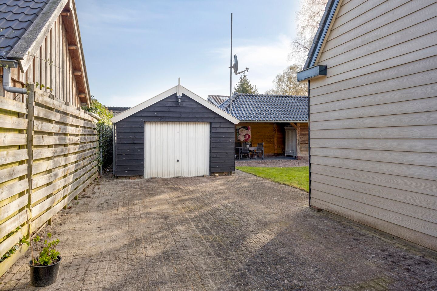 Charming 1930s Detached Home with Countryside Views and Ground Floor Bedroom — 25