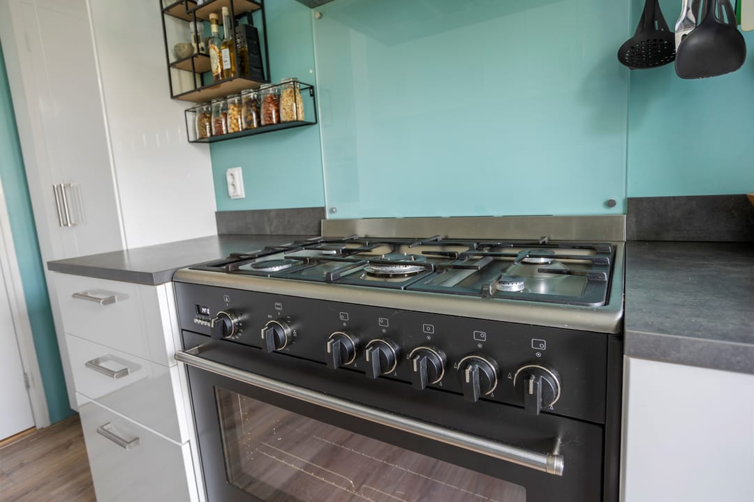 Spacious 3-bedroom apartment with south and west facing balconies — 16