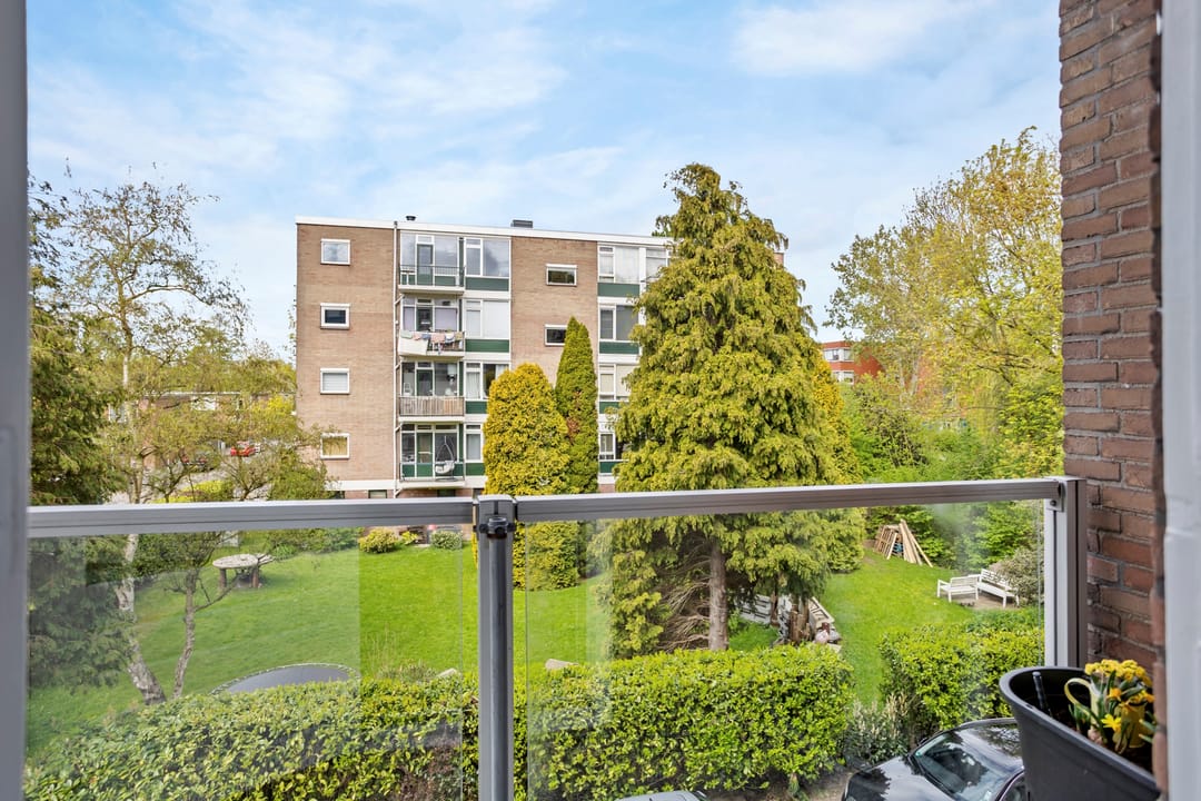 Spacious 3-bedroom apartment with south and west facing balconies — 17