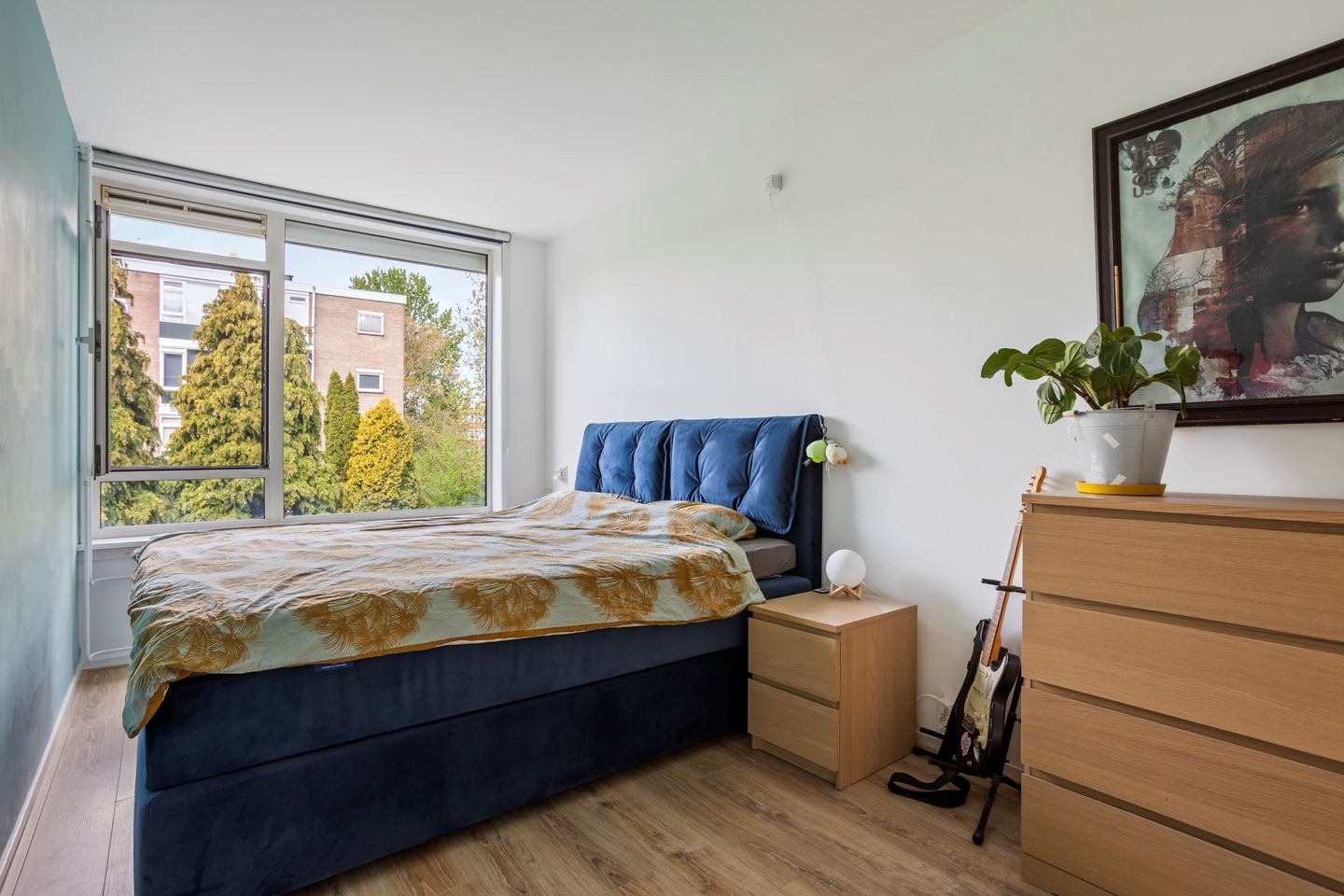 Spacious 3-bedroom apartment with south and west facing balconies — 25