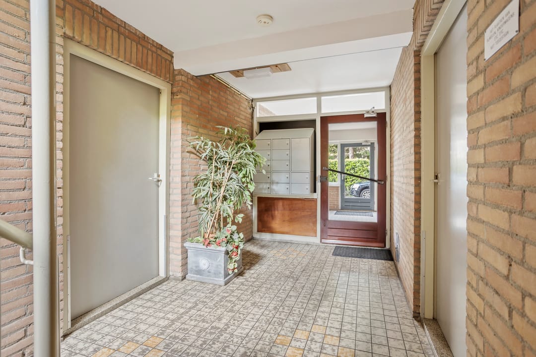 Spacious 3-bedroom apartment with south and west facing balconies — 26