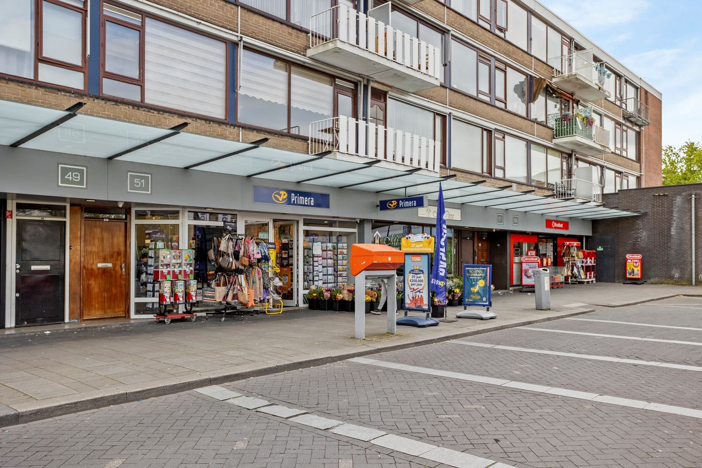 Spacious 3-bedroom apartment with south and west facing balconies — 34