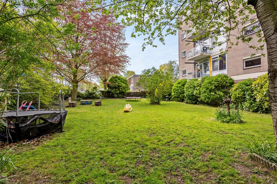Spacious 3-bedroom apartment with south and west facing balconies — 31