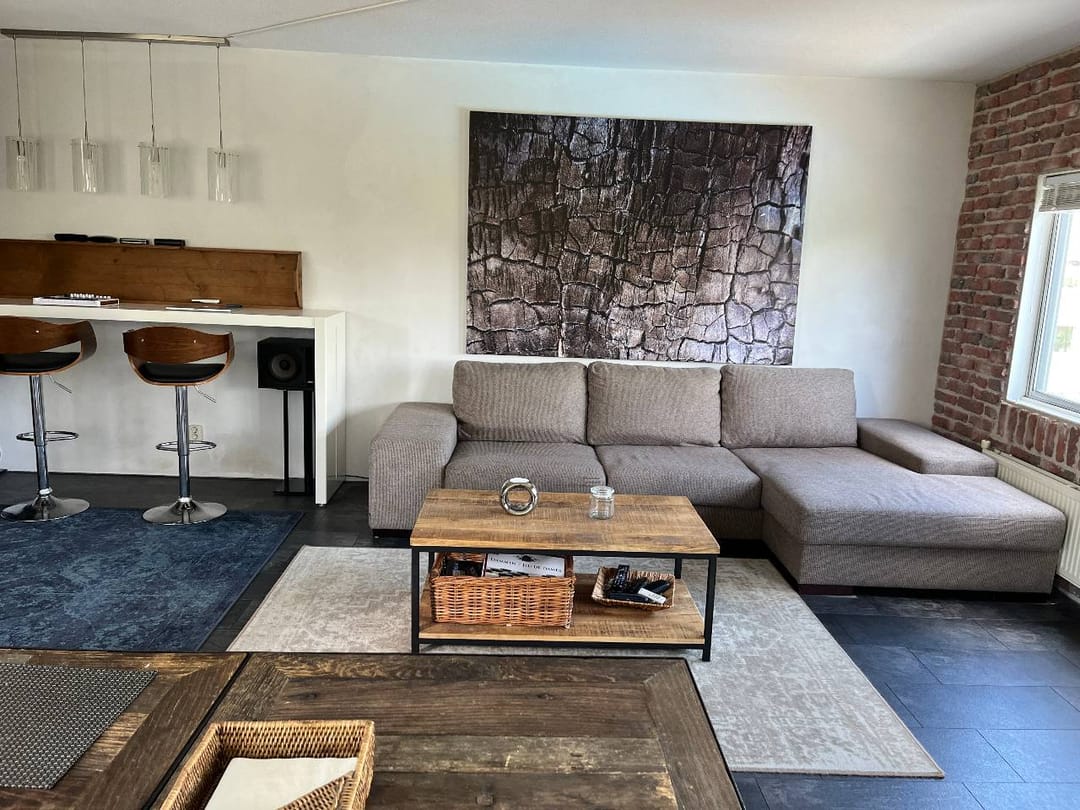 Bright Corner Apartment with Private Balcony and Parking — 8