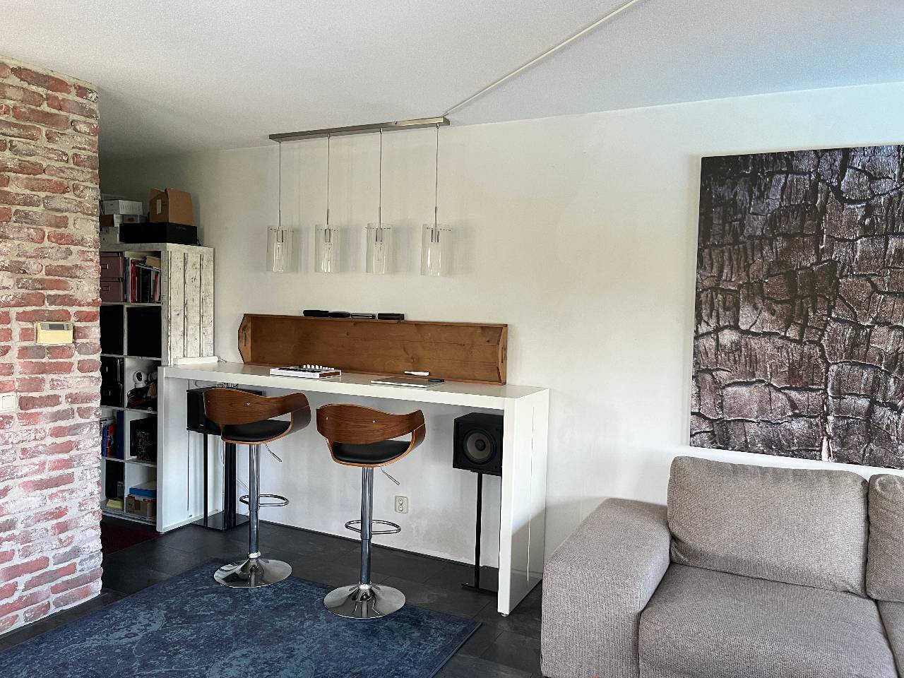 Bright Corner Apartment with Private Balcony and Parking — 10