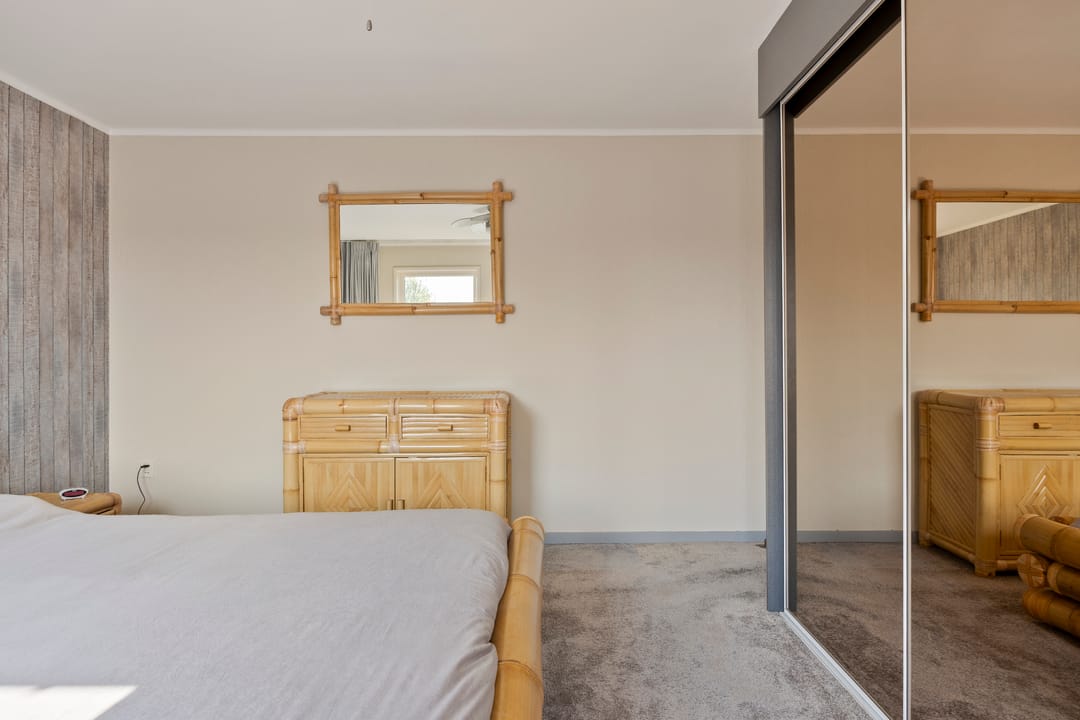Surprisingly spacious and light detached family home with garden room — 23