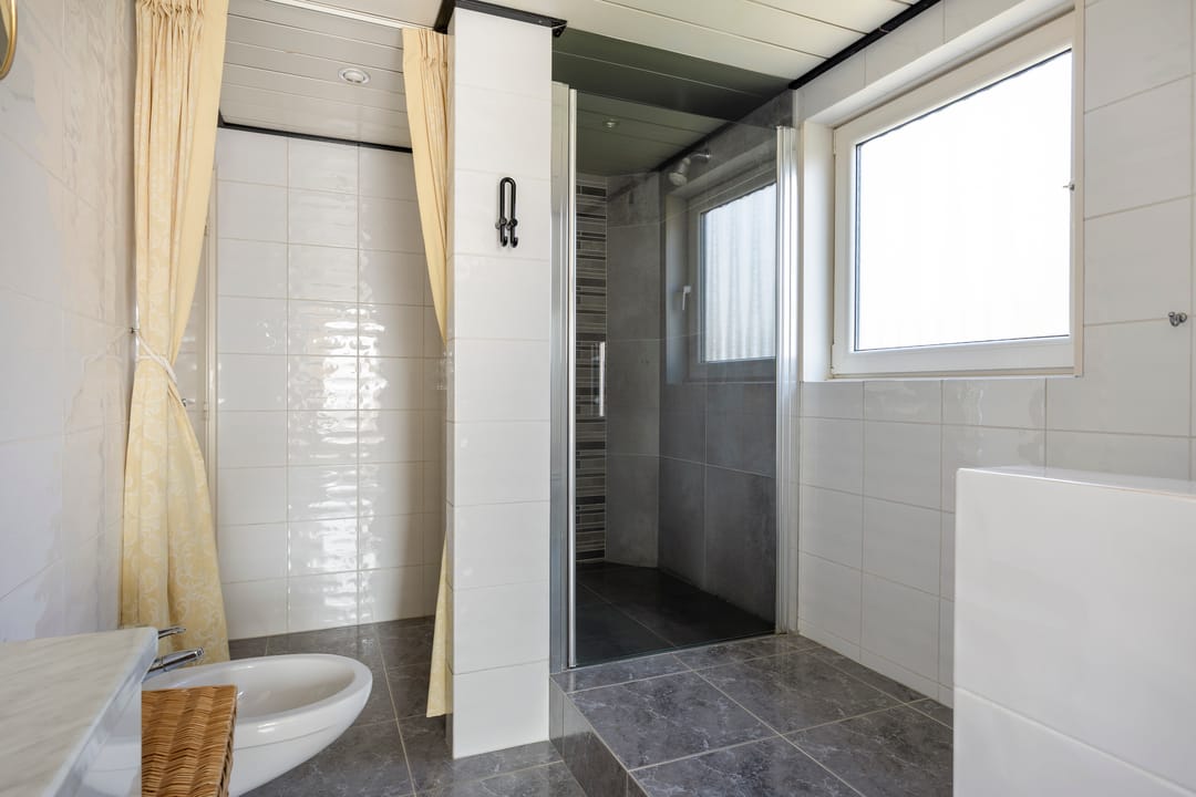 Surprisingly spacious and light detached family home with garden room — 32