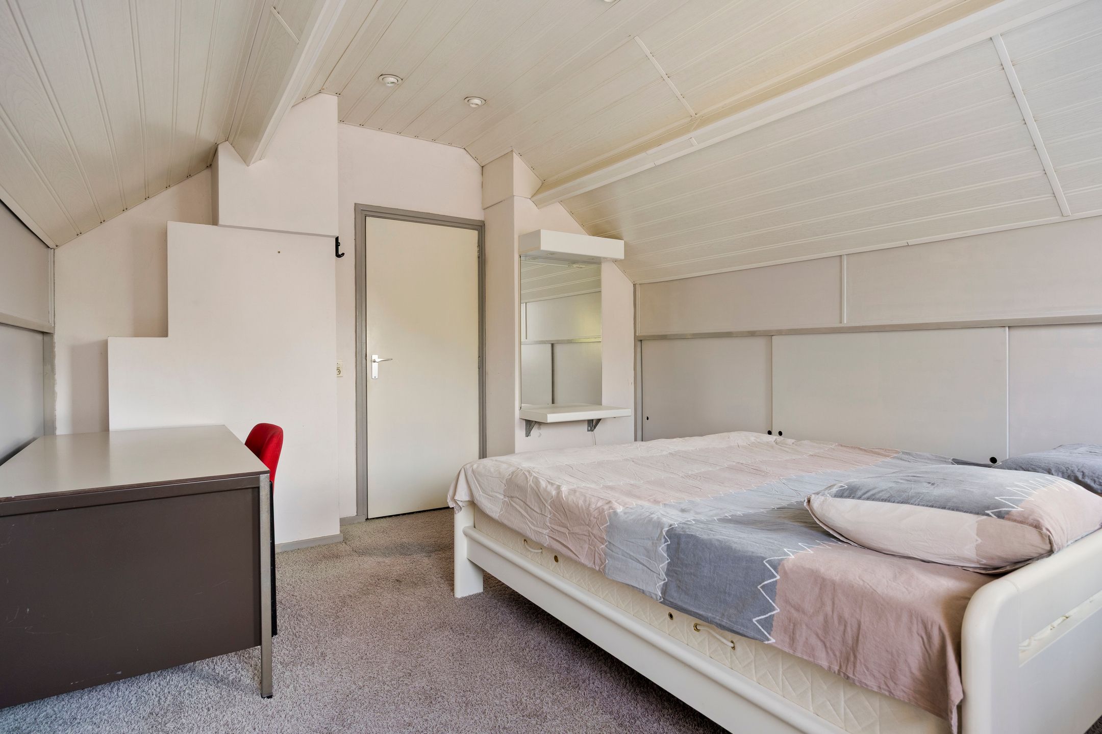 Surprisingly spacious and light detached family home with garden room — 36