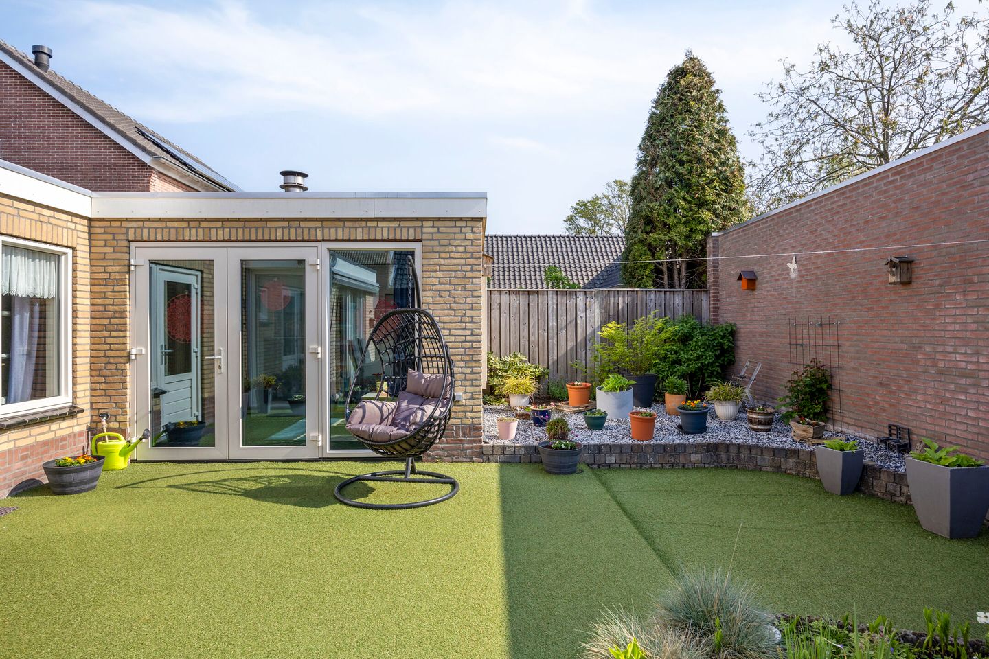 Surprisingly spacious and light detached family home with garden room — 40