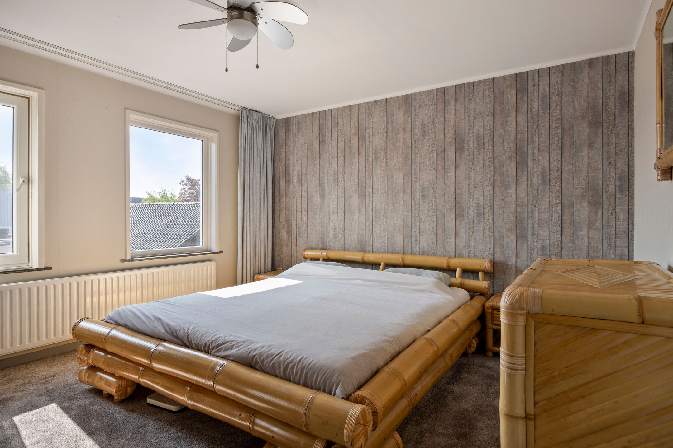 Surprisingly spacious and light detached family home with garden room — 21