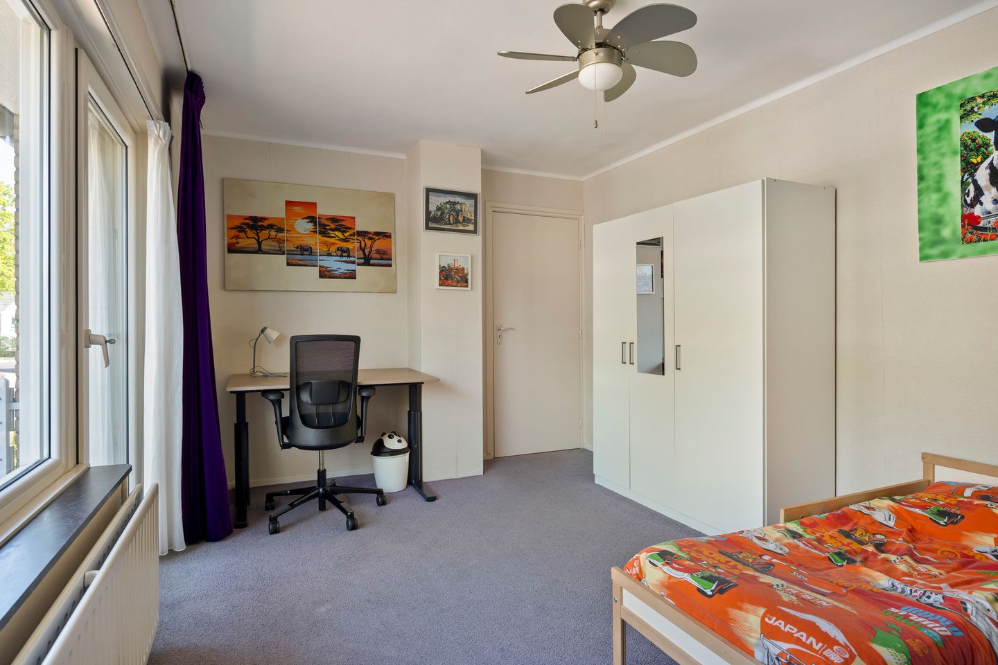 Surprisingly spacious and light detached family home with garden room — 25