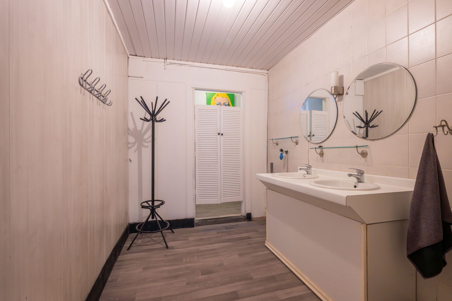 Unique former hospitality property in the heart of Horst with spacious living and multiple rooms — 14