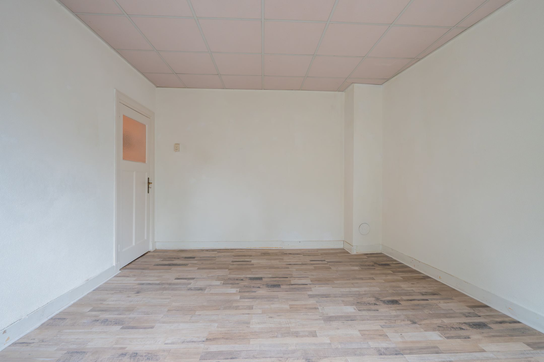 Unique former hospitality property in the heart of Horst with spacious living and multiple rooms — 24